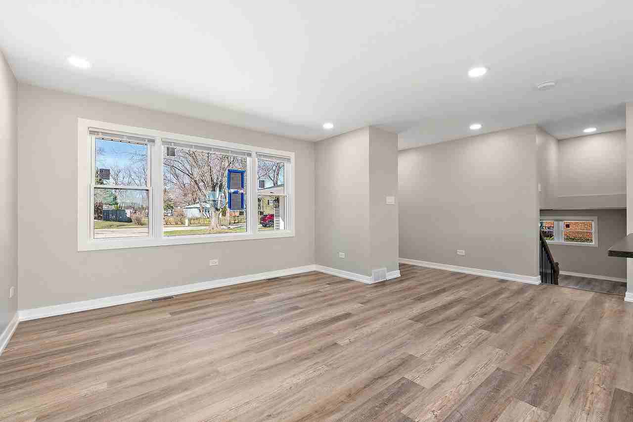 9313 W 147th St - Photo 3 of 23