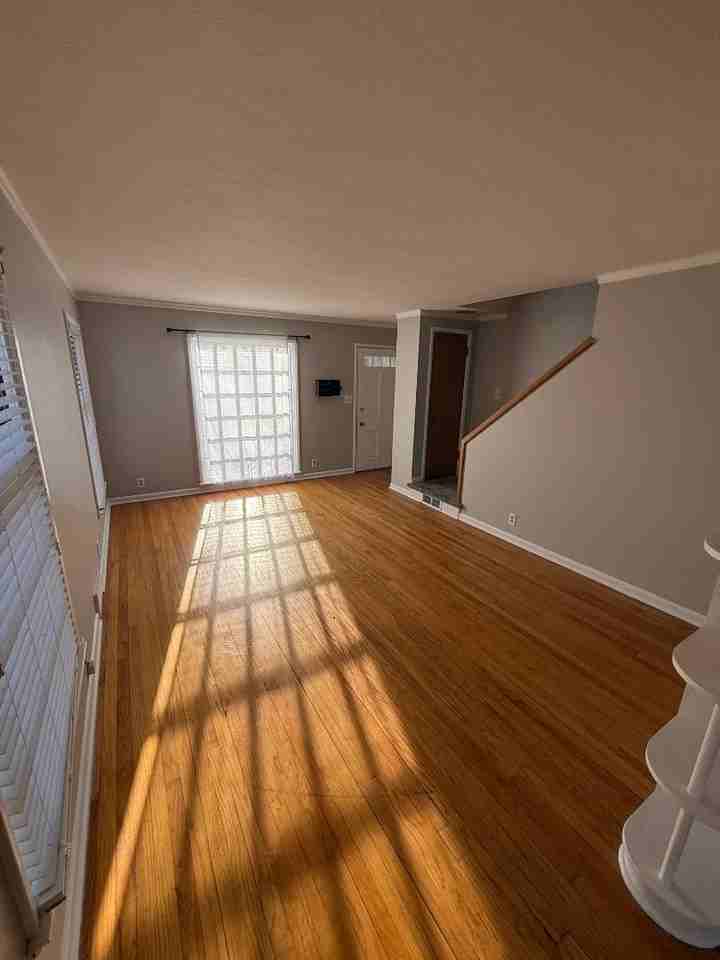 931-933 S 40th St - Photo 3 of 10