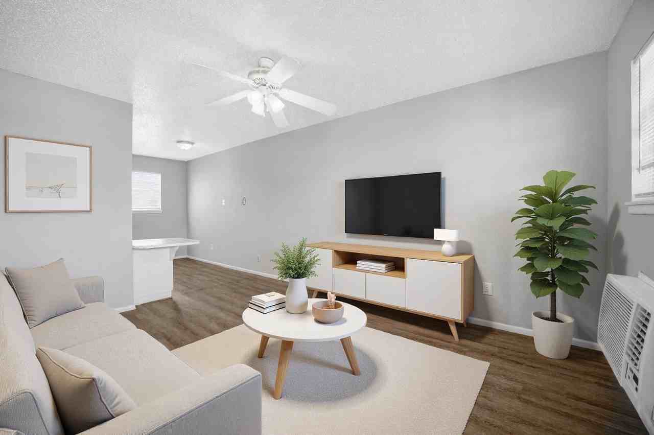 7410 Quaker Ave - Photo 6 of 18