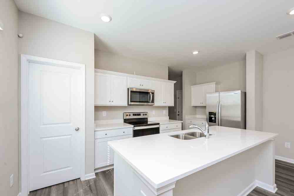 198 Pond Ct - Photo 7 of 17