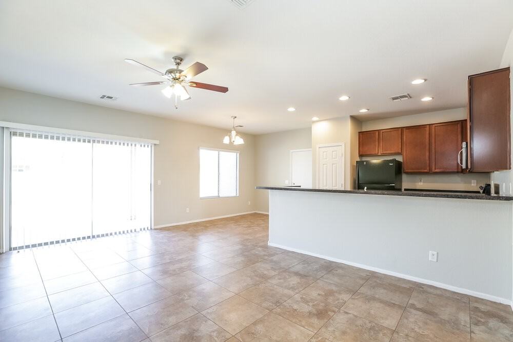 7907 S 50th Ln - Photo 5 of 17