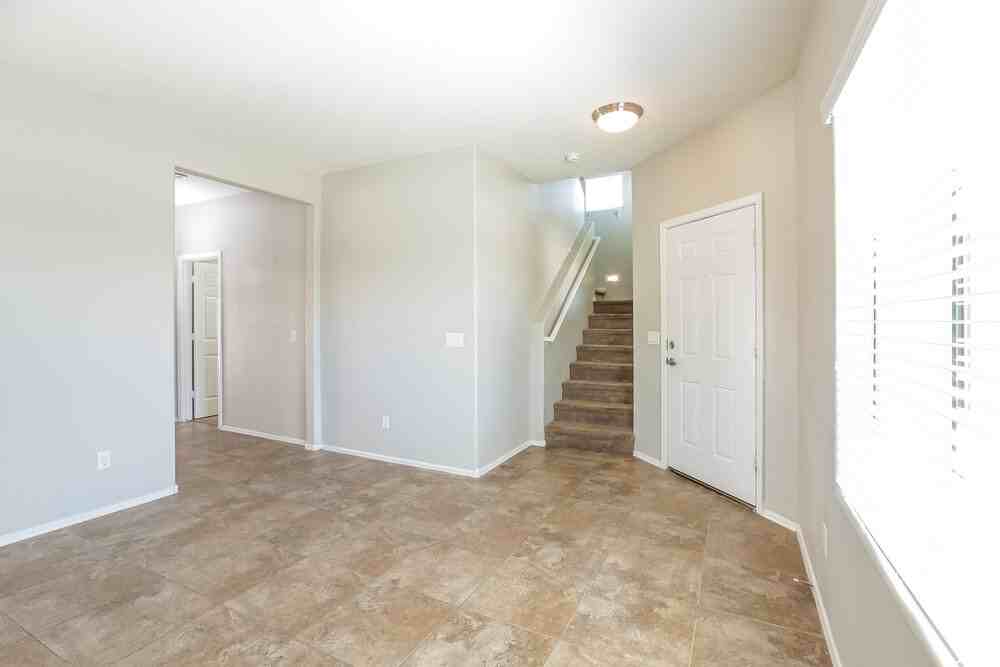 7907 S 50th Ln - Photo 6 of 17