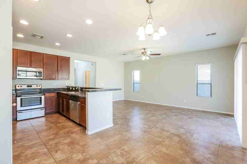 7907 S 50th Ln - Photo 7 of 17