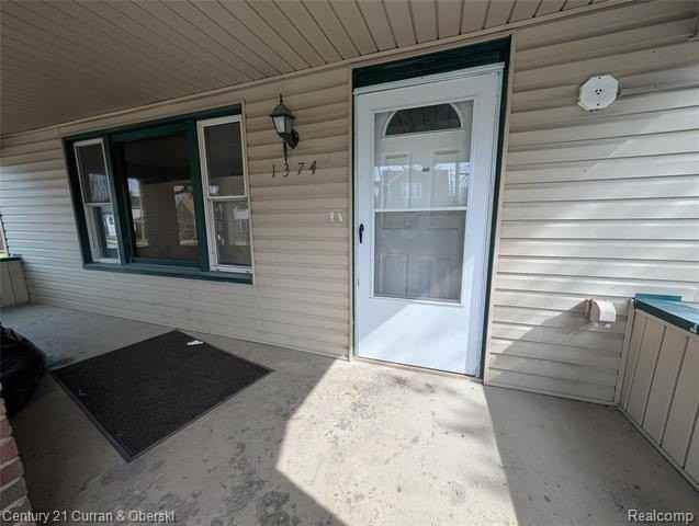 1374 Hanford Ave - Photo 3 of 23