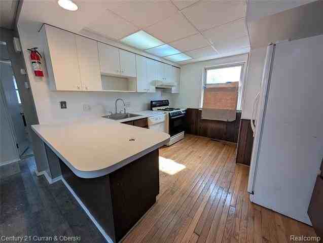 1374 Hanford Ave - Photo 7 of 23