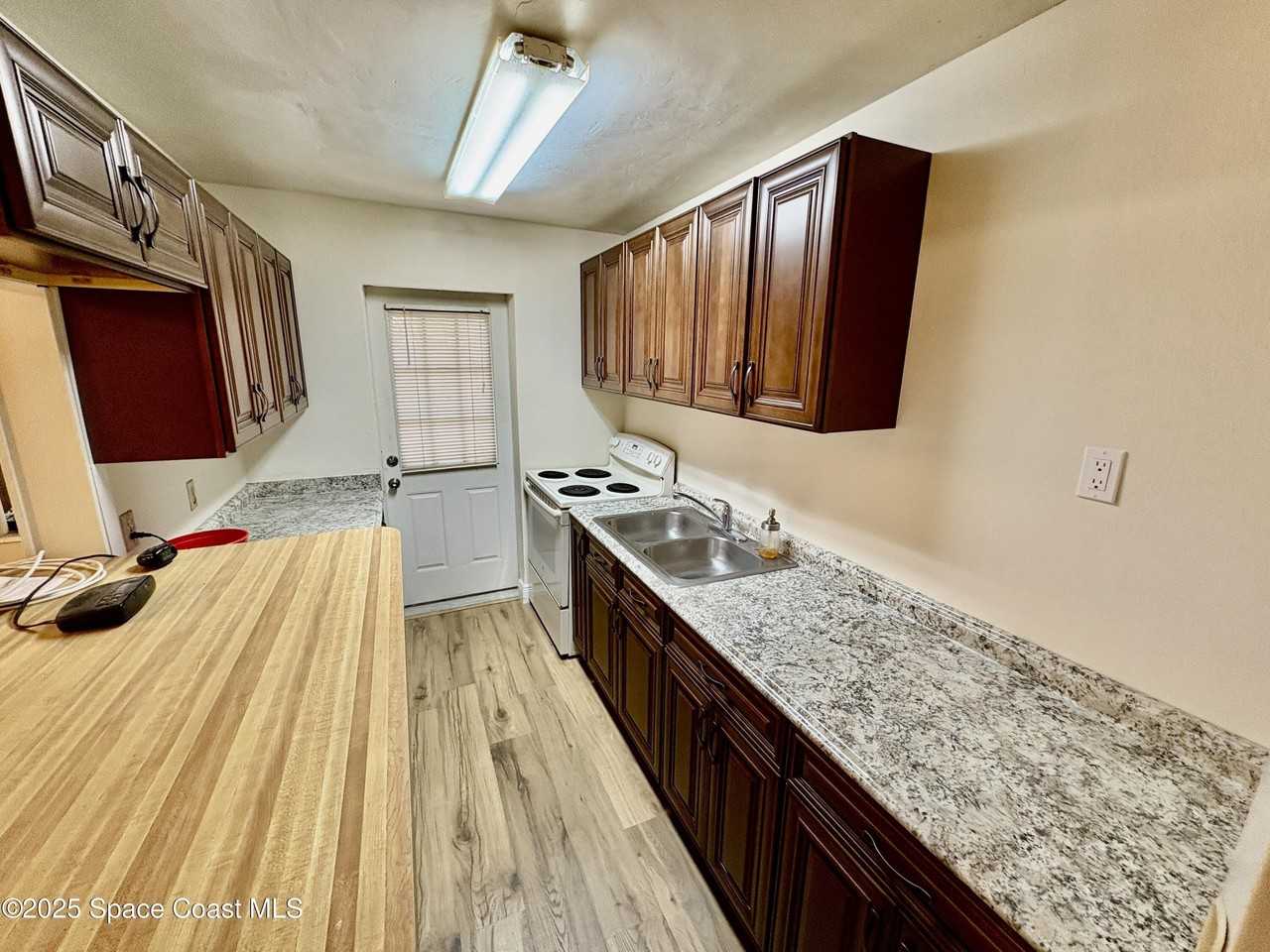 259 S Brevard Ave Apt 1 - Photo 4 of 15