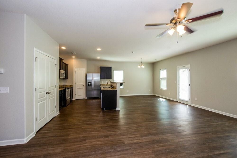 4621 Montelena Dr - Photo 6 of 17