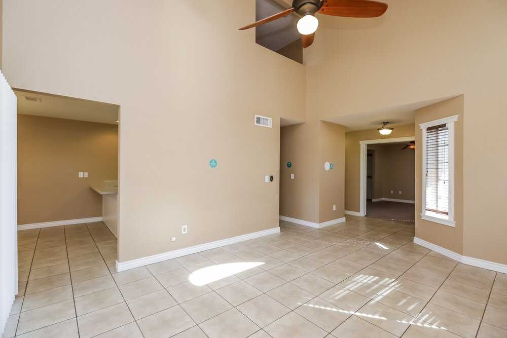 1915 S 39th St #7 - Photo 5 of 17