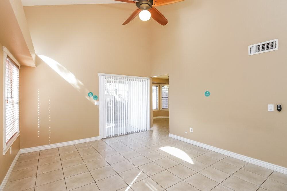 1915 S 39th St #7 - Photo 6 of 17