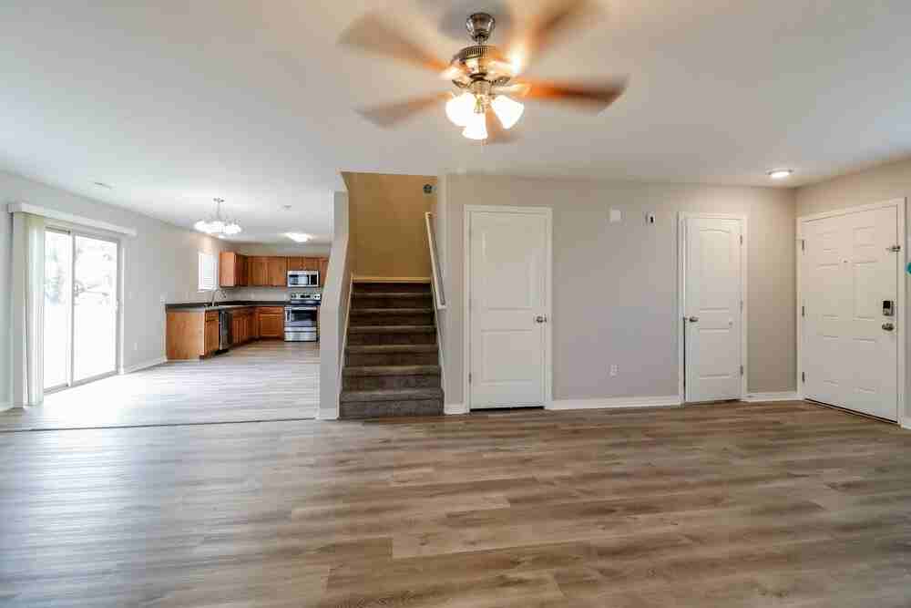 558 Wellington Dr - Photo 5 of 17