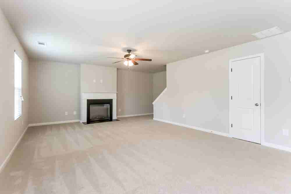 146 Mcarthur Dr - Photo 4 of 17