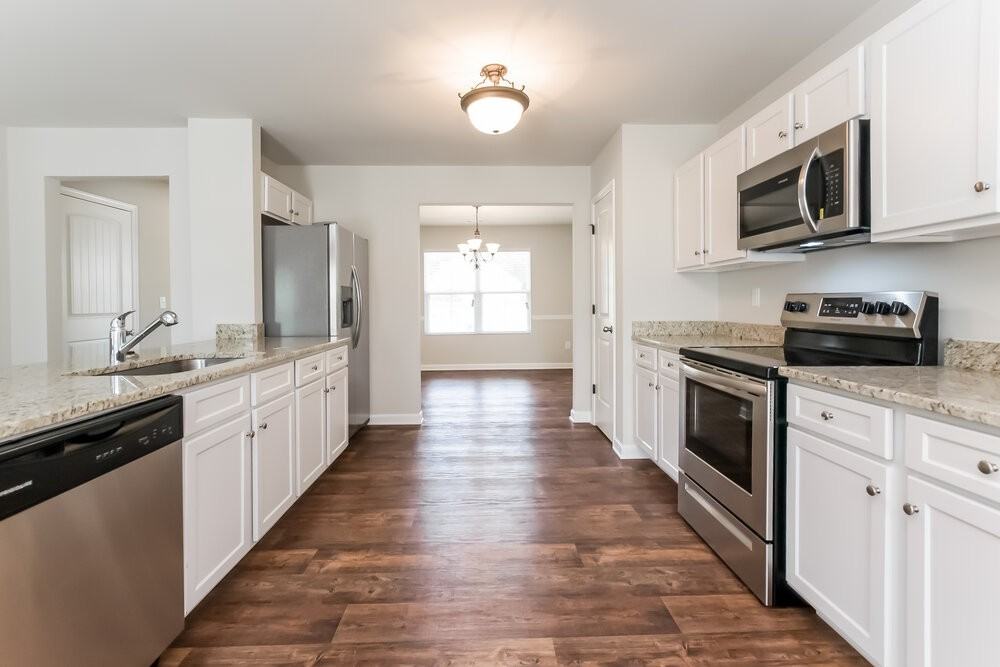 146 Mcarthur Dr - Photo 7 of 17