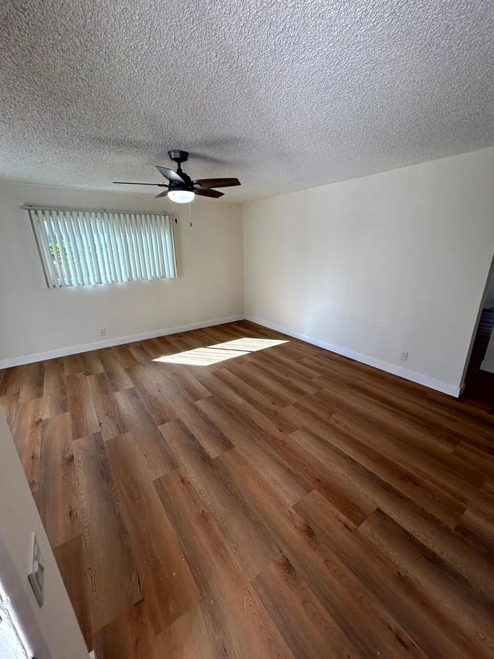 22739 Marlin Pl - Photo 4 of 39