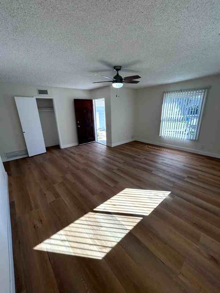 22739 Marlin Pl - Photo 6 of 39