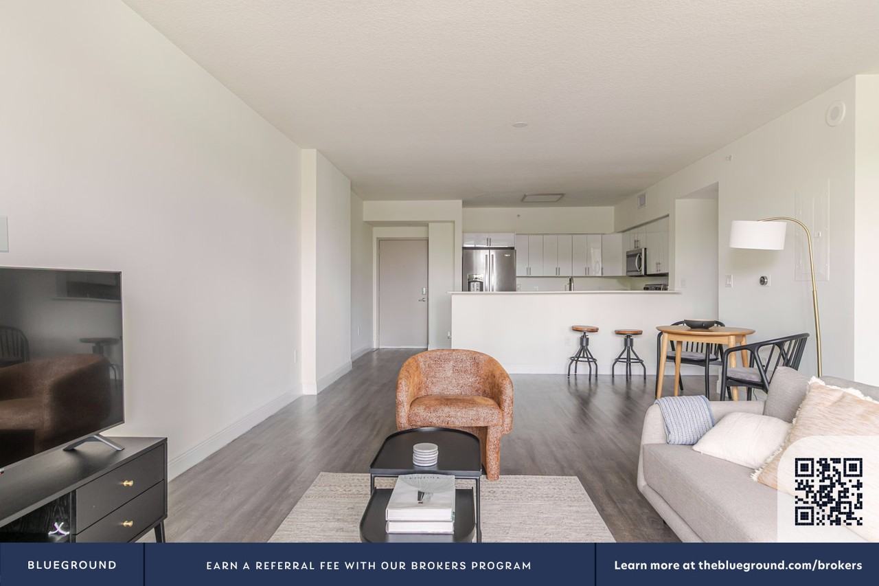 110 Southwest 12th Street - Photo 4 of 39