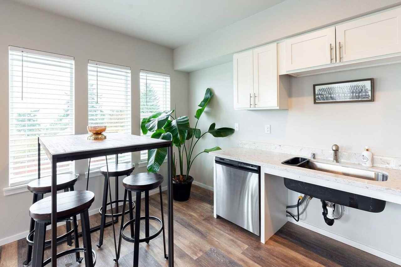 624 E 32nd St #1296625P - Photo 3 of 23