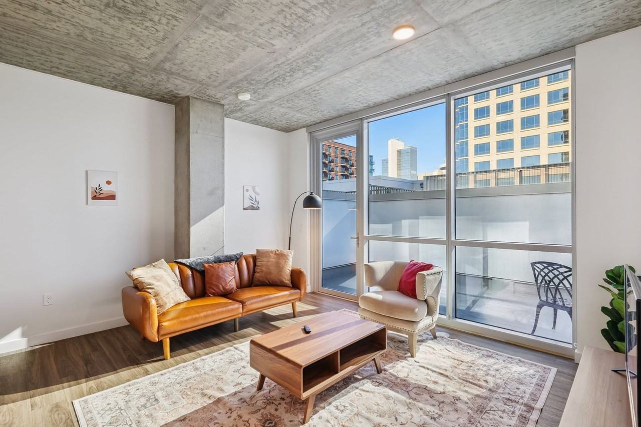 222 East Jefferson Street - Photo 4 of 50