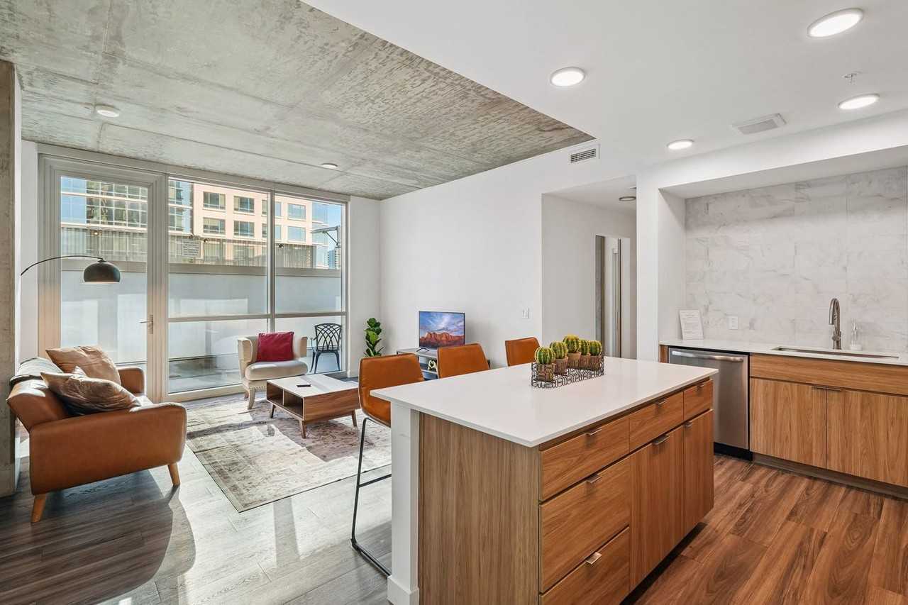 222 East Jefferson Street - Photo 5 of 50