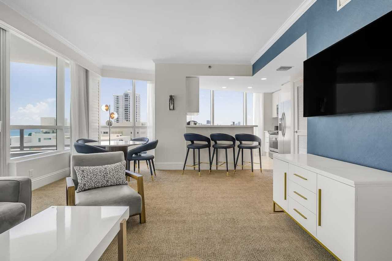 4401 Collins Ave #1372350P - Photo 2 of 50