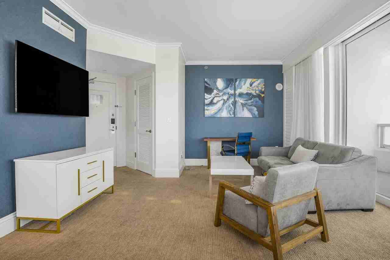 4401 Collins Ave #1372350P - Photo 7 of 50