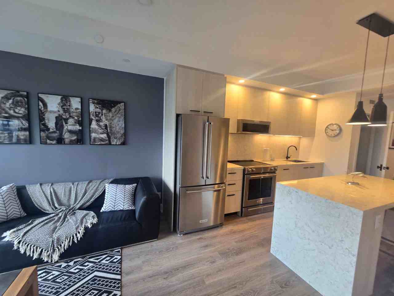 30 Mutual St #1384102P - Photo 4 of 11