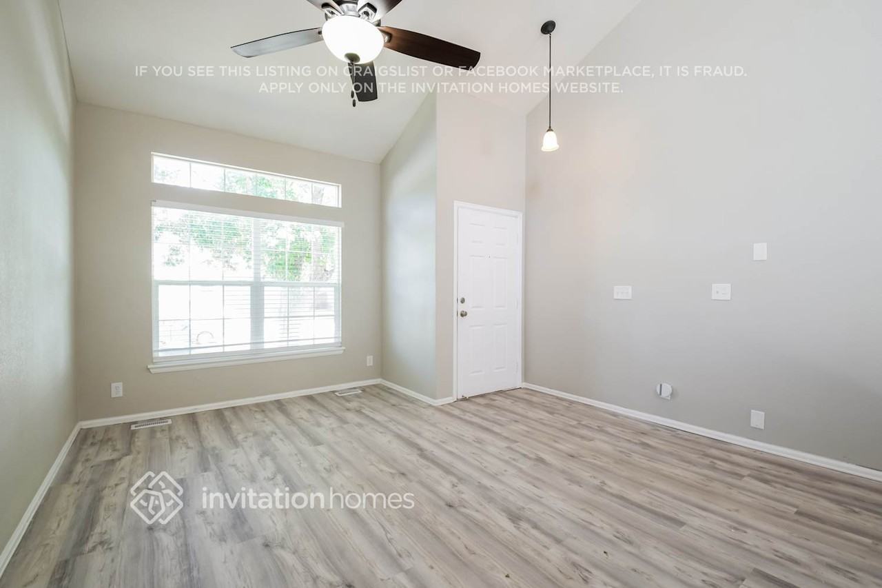 9678 Lansing Cir - Photo 2 of 15