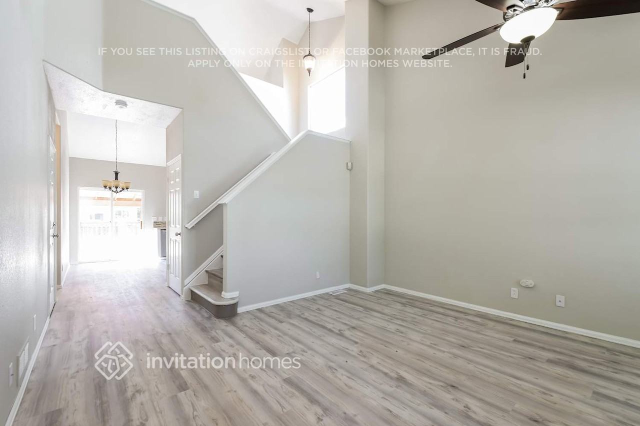 9678 Lansing Cir - Photo 3 of 15