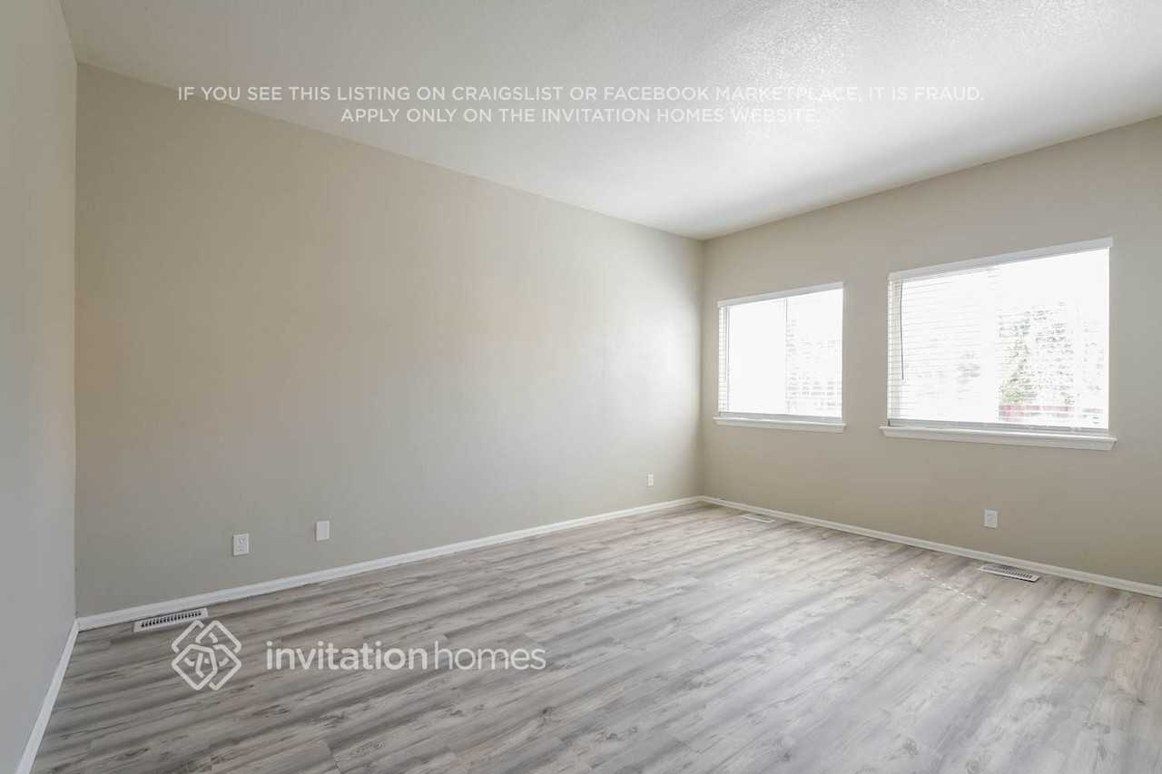 9678 Lansing Cir - Photo 6 of 15