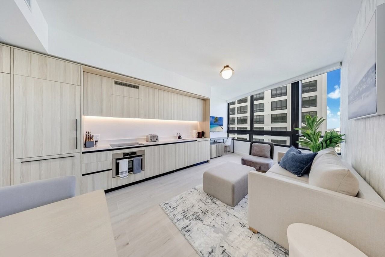 350 N Miami Ave #1501545P - Photo 4 of 24