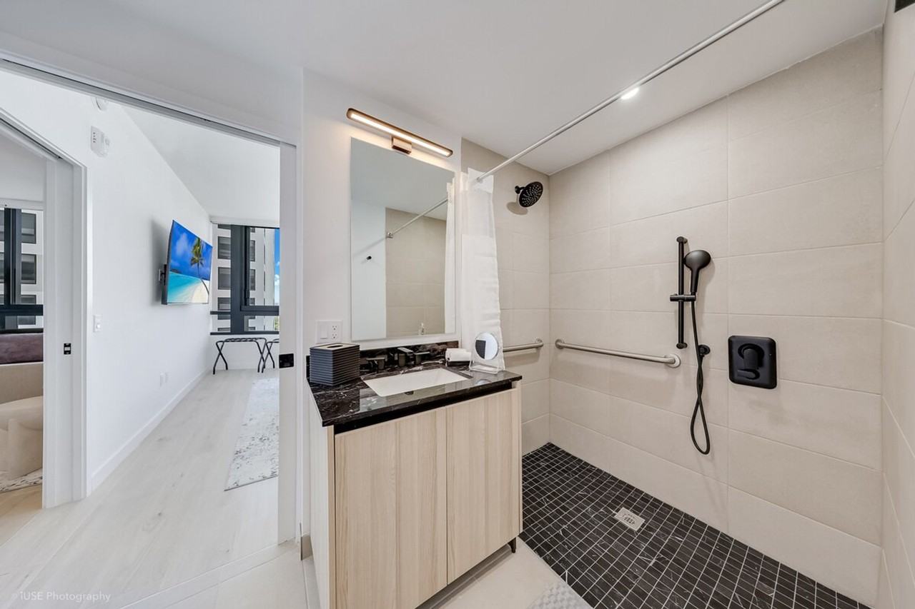 350 N Miami Ave #1501545P - Photo 5 of 24