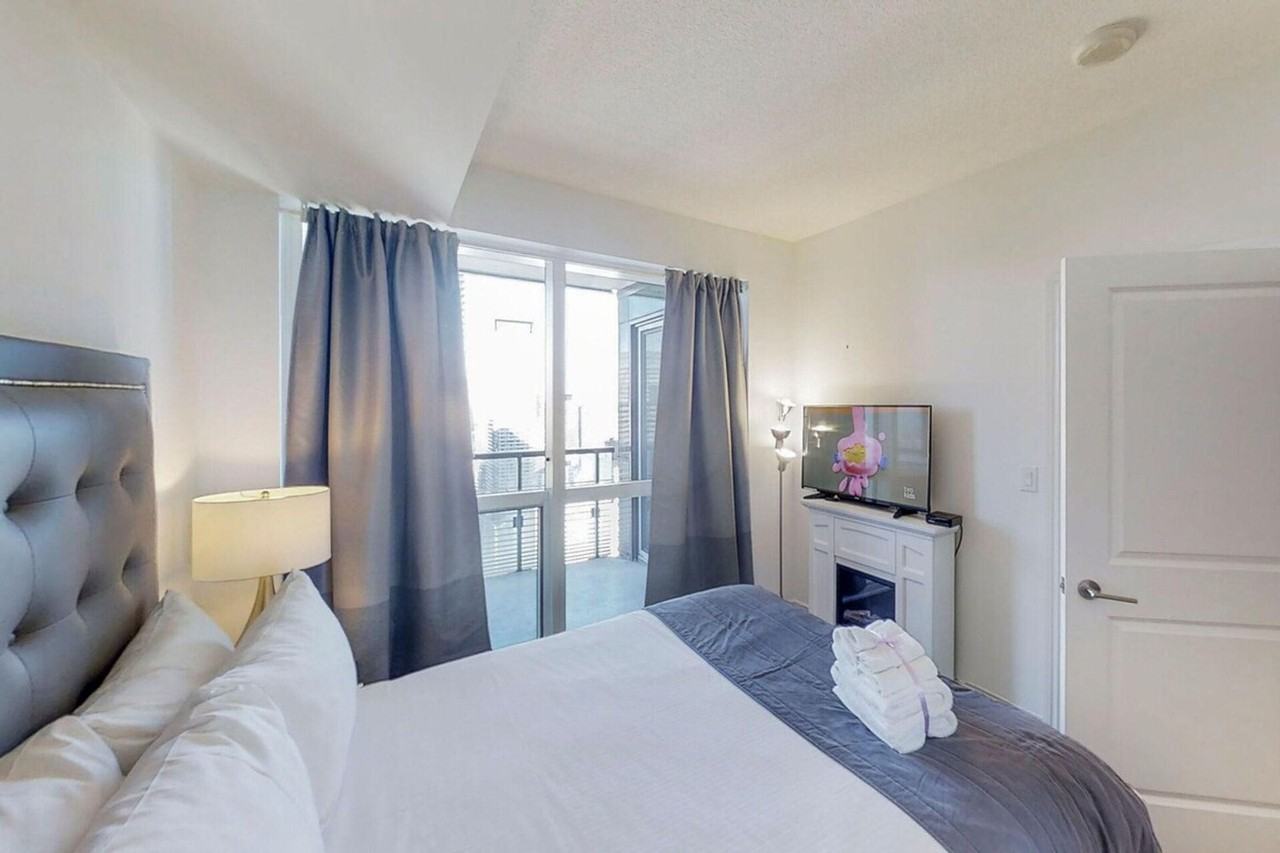 386 Yonge St #1509516P - Photo 2 of 21