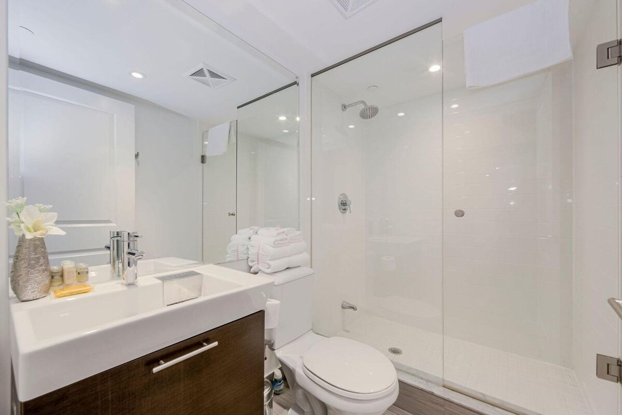 386 Yonge St #1509516P - Photo 3 of 21