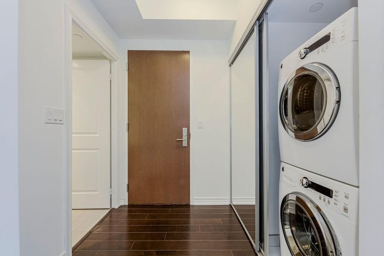 386 Yonge St #1509516P - Photo 2 of 21