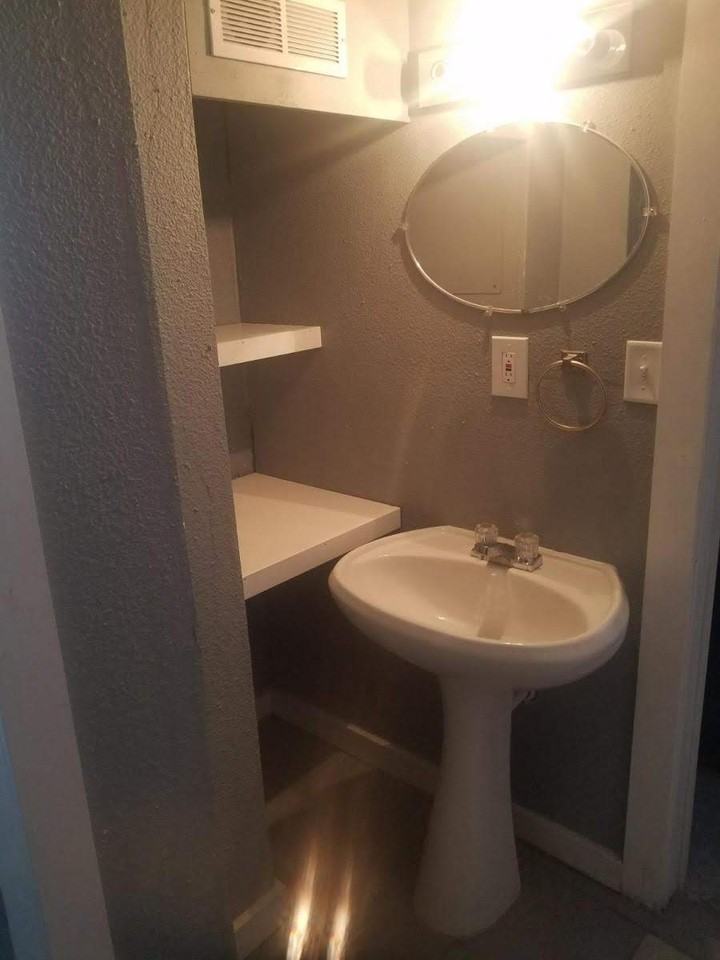 555 N 3rd St #C - Photo 4 of 8