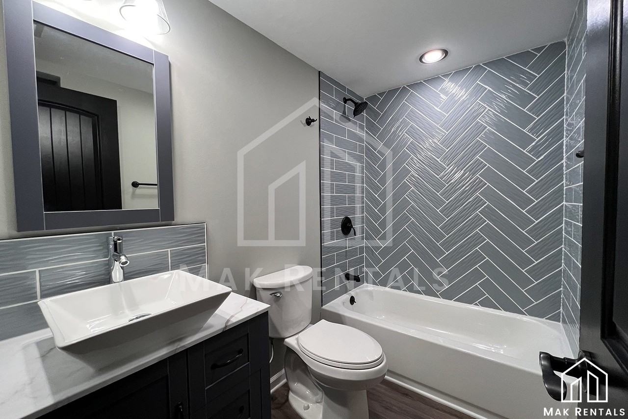 1705 E Cloaninger Ave - Photo 3 of 26