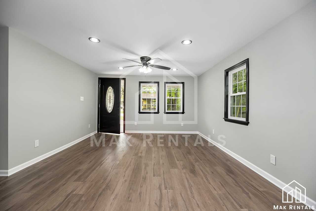 1705 E Cloaninger Ave - Photo 6 of 26