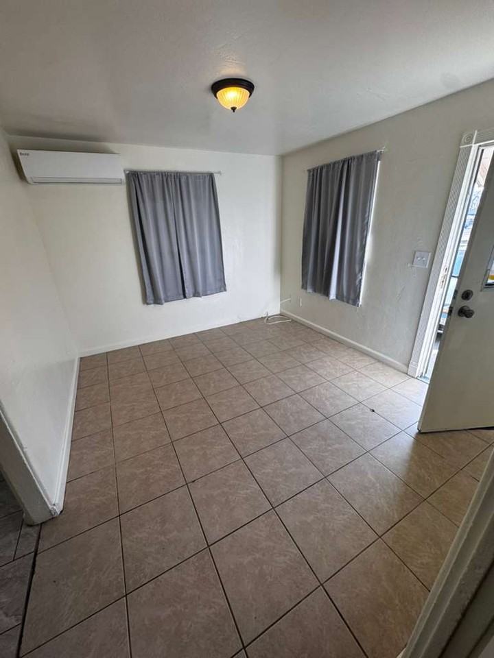 2301 N King St #2303 - Photo 2 of 3
