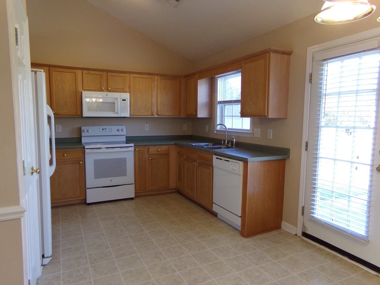 118 Sellhorn Blvd - Photo 7 of 20