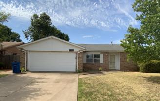 927 E Krayler Ave - Photo 1 of 1