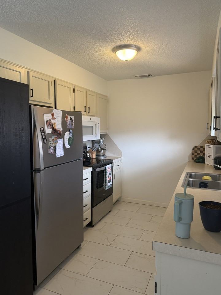 927 E Krayler Ave - Photo 5 of 16