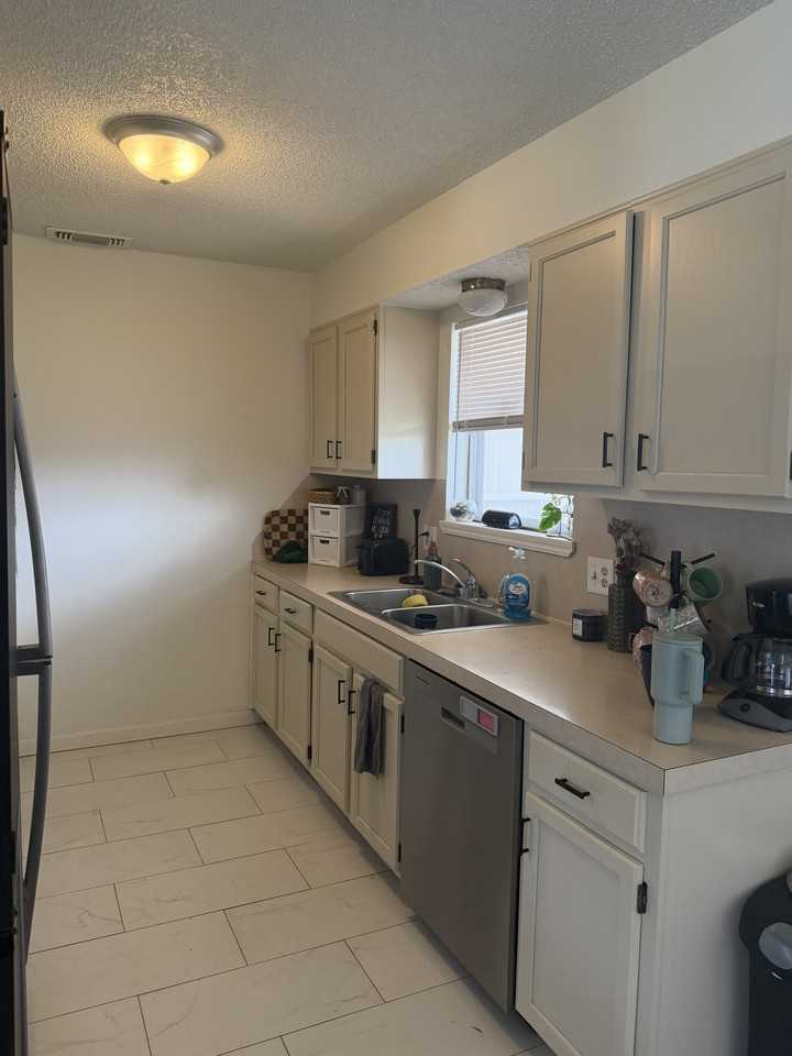 927 E Krayler Ave - Photo 6 of 16