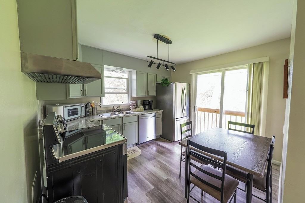 4241 2nd St Ne - Photo 3 of 7