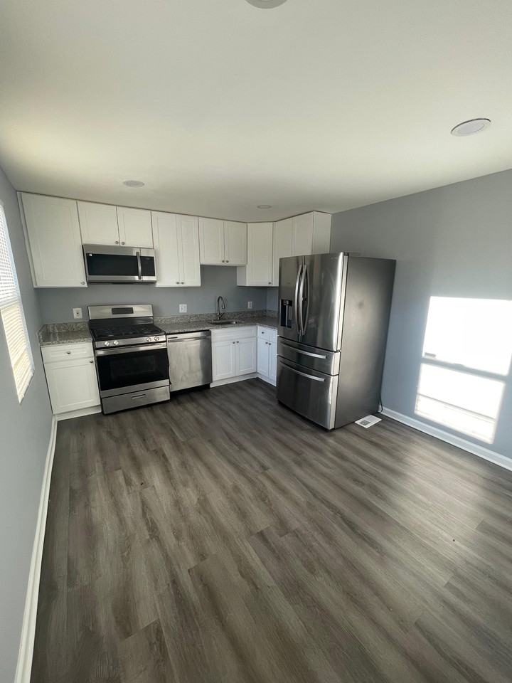 4433 Eldone Rd - Photo 2 of 12