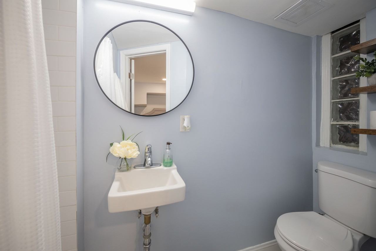 1615 R St Se - Photo 2 of 11