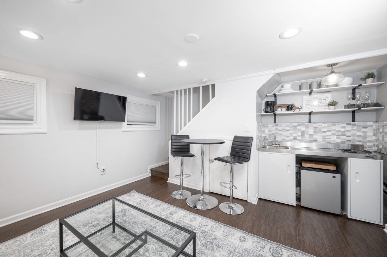 1615 R St Se - Photo 3 of 11