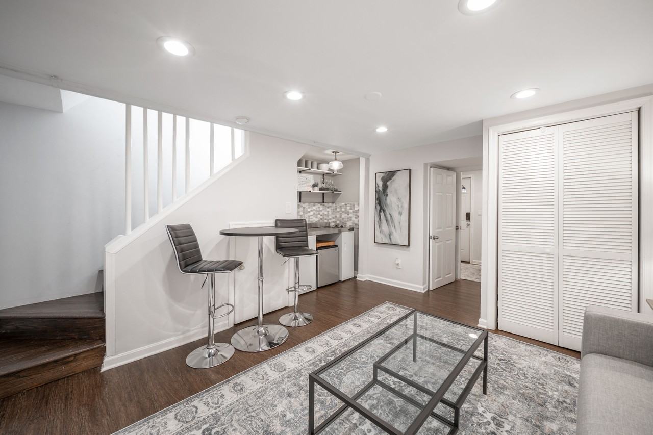 1615 R St Se - Photo 4 of 11