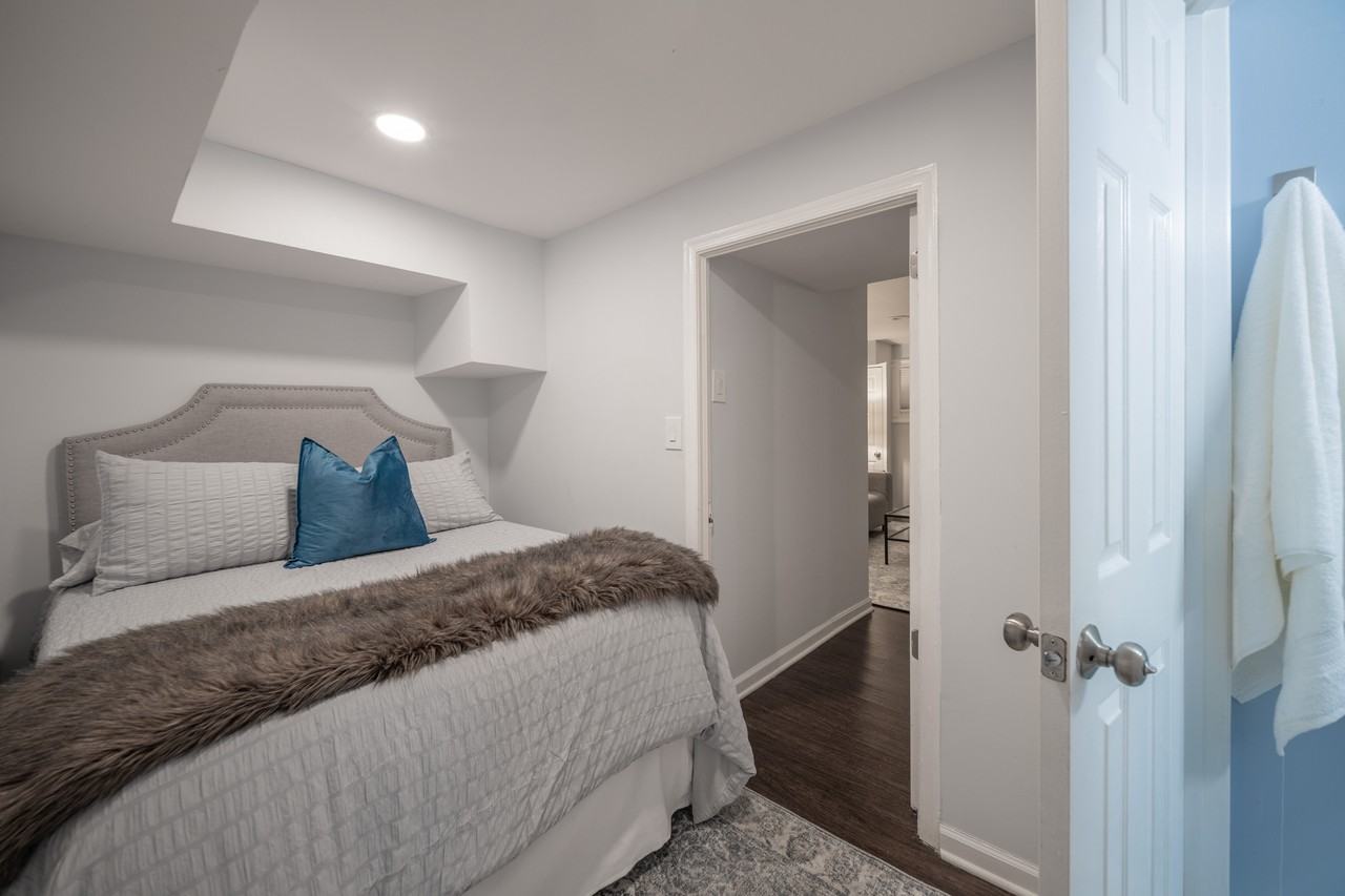 1615 R St Se - Photo 5 of 11