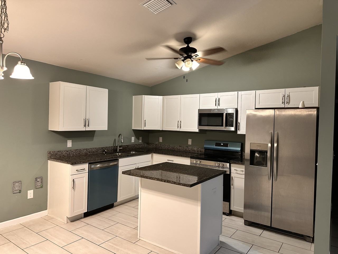 318 Nw 8th Ter - Photo 3 of 13