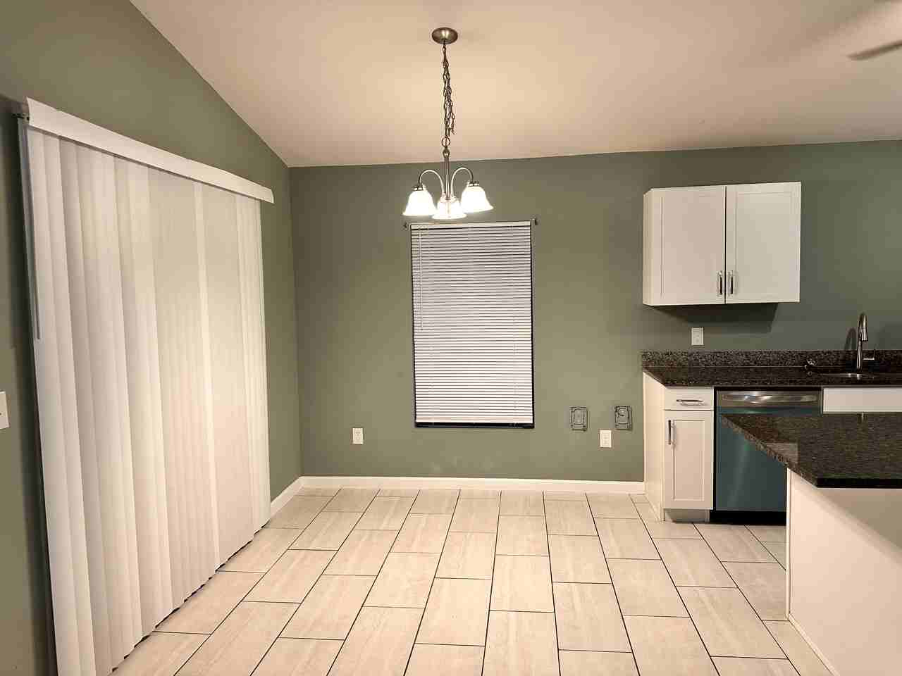 318 Nw 8th Ter - Photo 4 of 13