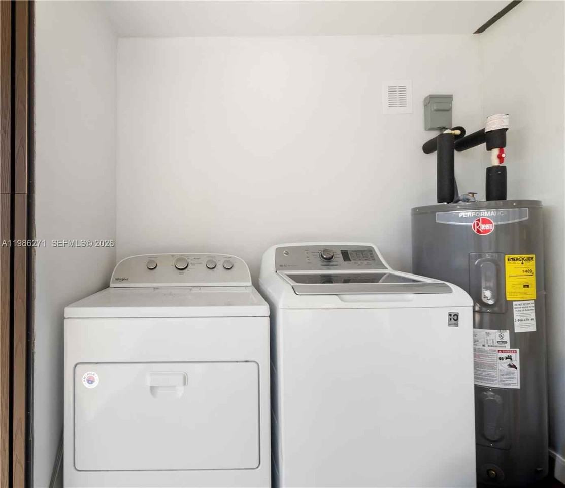 5420 Nw 182nd St - Photo 5 of 10